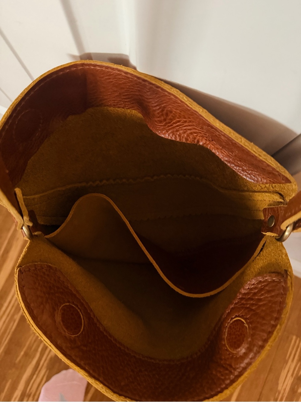 Portland Leather Tan Brown Crossbody Bag with Yellow Trim - Picture 8 of 9